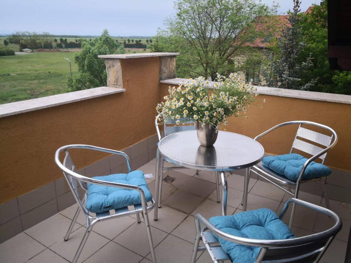 Kamilla Apartman Villapark Бік Екстер'єр фото